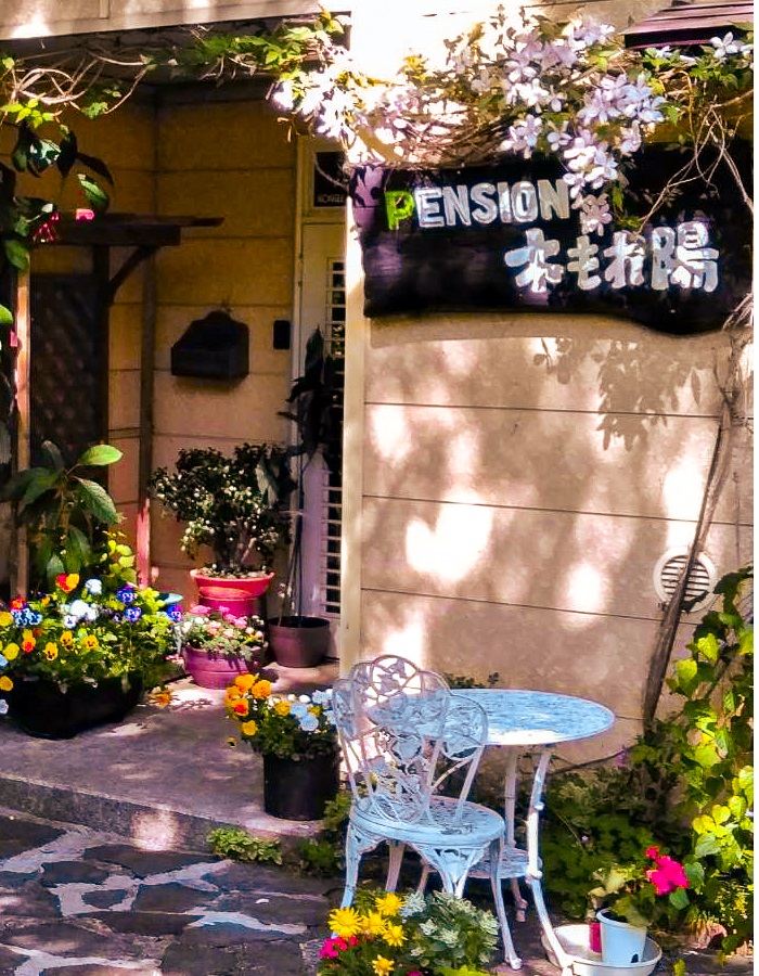 春のP.木もれ陽の玄関
